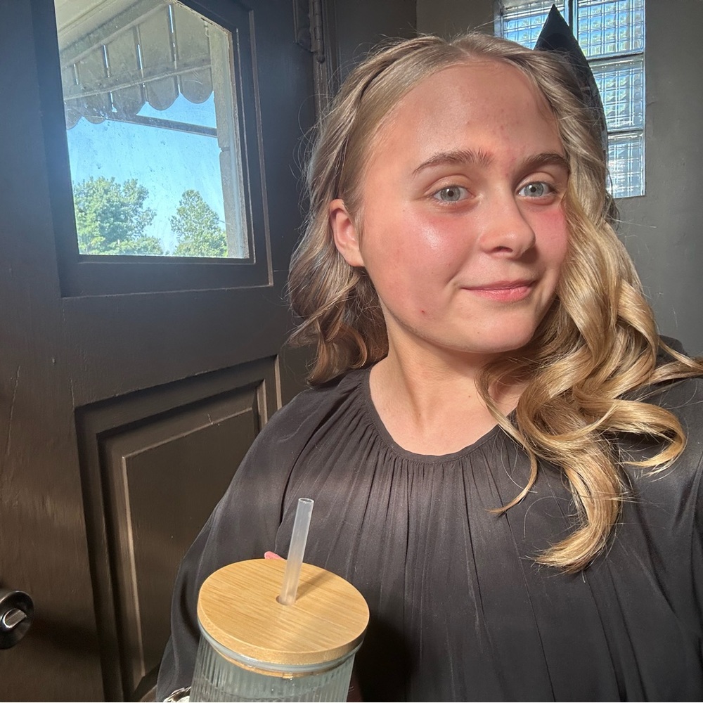Meet your Posher, Sky